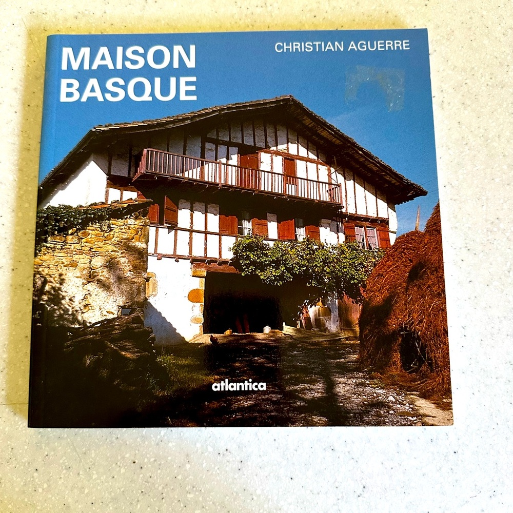 MAISON BASQUE Paperback Book in French CHRISTIAN AGUERRE atlantica Architecture